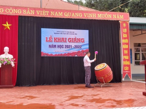 TƯNG BỪNG NGÀY KHAI TRƯỜNG
