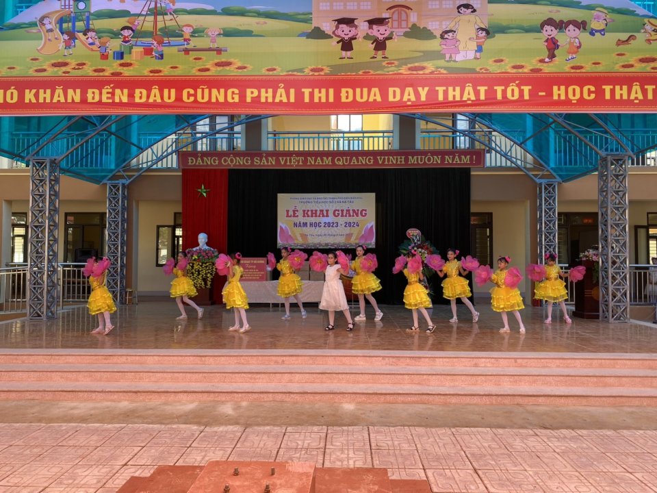 TRƯỜNG TIỂU HỌC SỐ 2 XÃ NÀ TẤU – TP ĐIỆN BIÊN PHỦ TƯNG BỪNG TỔ CHỨC LỄ KHAI GIẢNG NĂM HỌC 2023 - 2024