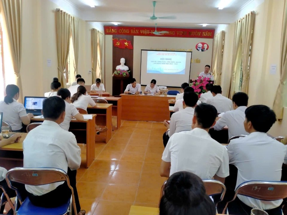Trường tiểu học số 2 xã Nà Tấu tổ chức hội nghị cán bộ, công chức, viên chức, người lao động năm học 2024 - 2025
