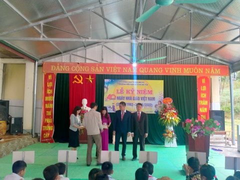 Lễ kỉ niệm 40 năm ngày Nhà giáo Việt Nam ( 20/11/1982 – 20/11/2022 ) của trường Tiểu học số 2 xã Nà Tấu – ảnh 2