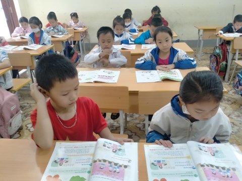 THẦY TRÒ TRƯỜNG TH SỐ 2 XÃ NÀ TẤU HƯỞNG ỨNG NGÀY SÁCH VIỆT NAM NĂM 2022 – ảnh 4