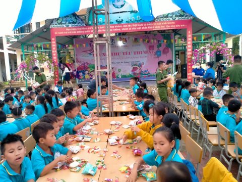 “Trung thu yêu thương – Sức khoẻ, bình an, thắp sáng tương lai” – ảnh 8