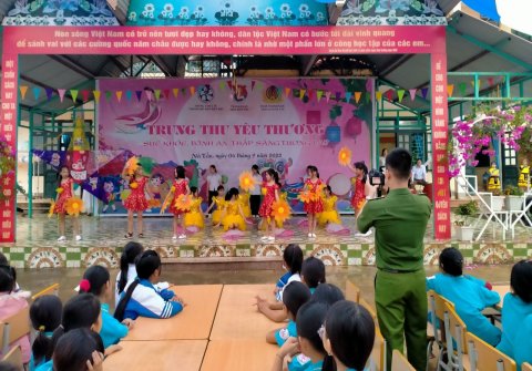“Trung thu yêu thương – Sức khoẻ, bình an, thắp sáng tương lai” – ảnh 3