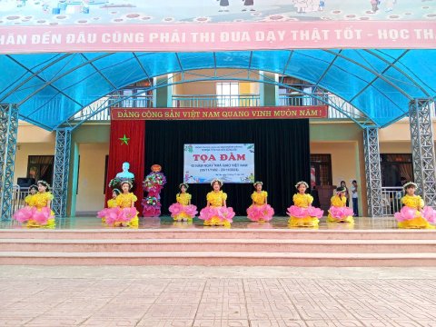 Trường tiểu số 2 xã Nà Tấu tổ chức tọa đàm 42 năm ngày nhà giáo Việt Nam (20 /11/1982 - 20/11/2024) – ảnh 1